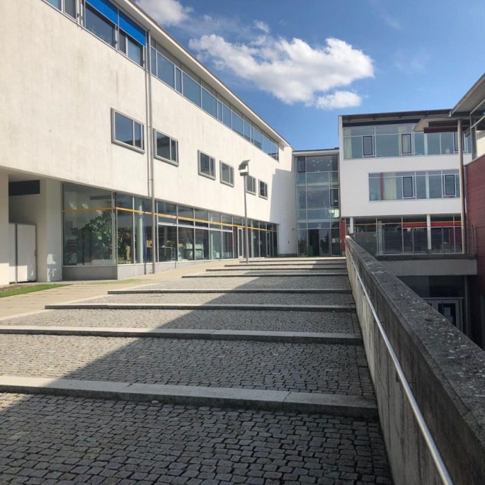 Eingang der Schule in Bergkirchen